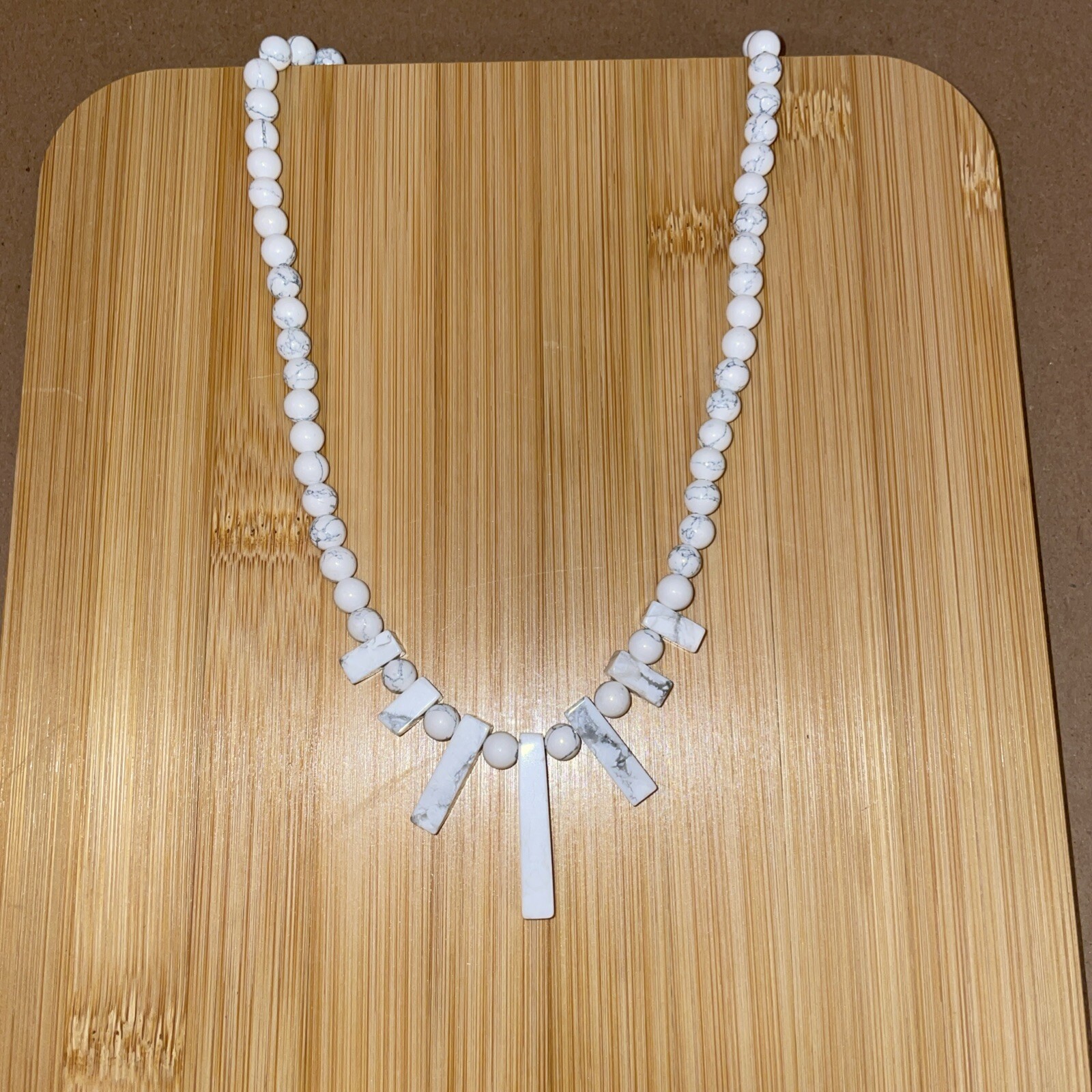 CONSTITUTED white HOWLITE NECKLACE- 18″ TO 20″ -SILVERTONE