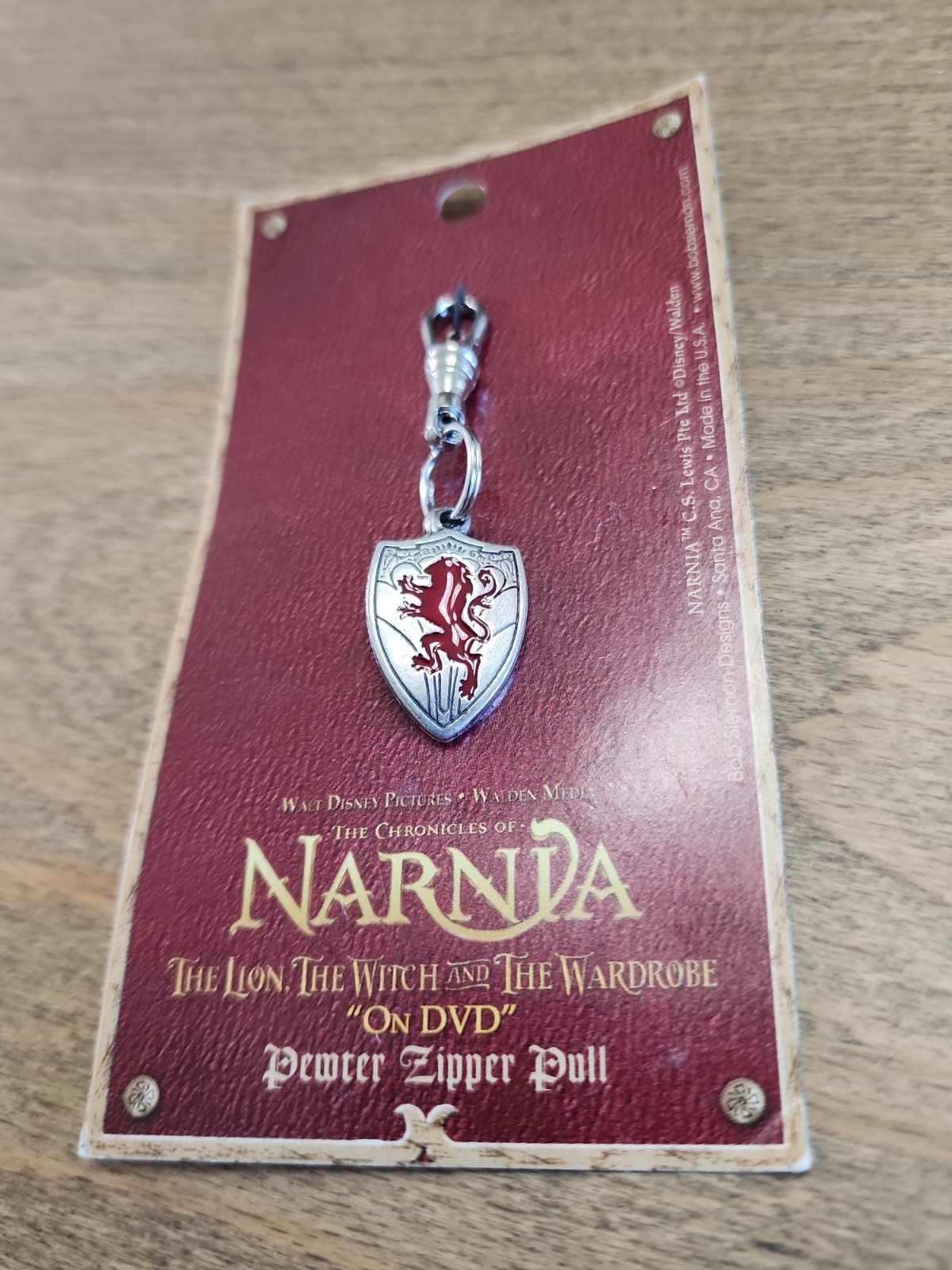 Narnia Pewter Pendent Zipper Pull Aslan Shield Crest Disney Rare On Card
