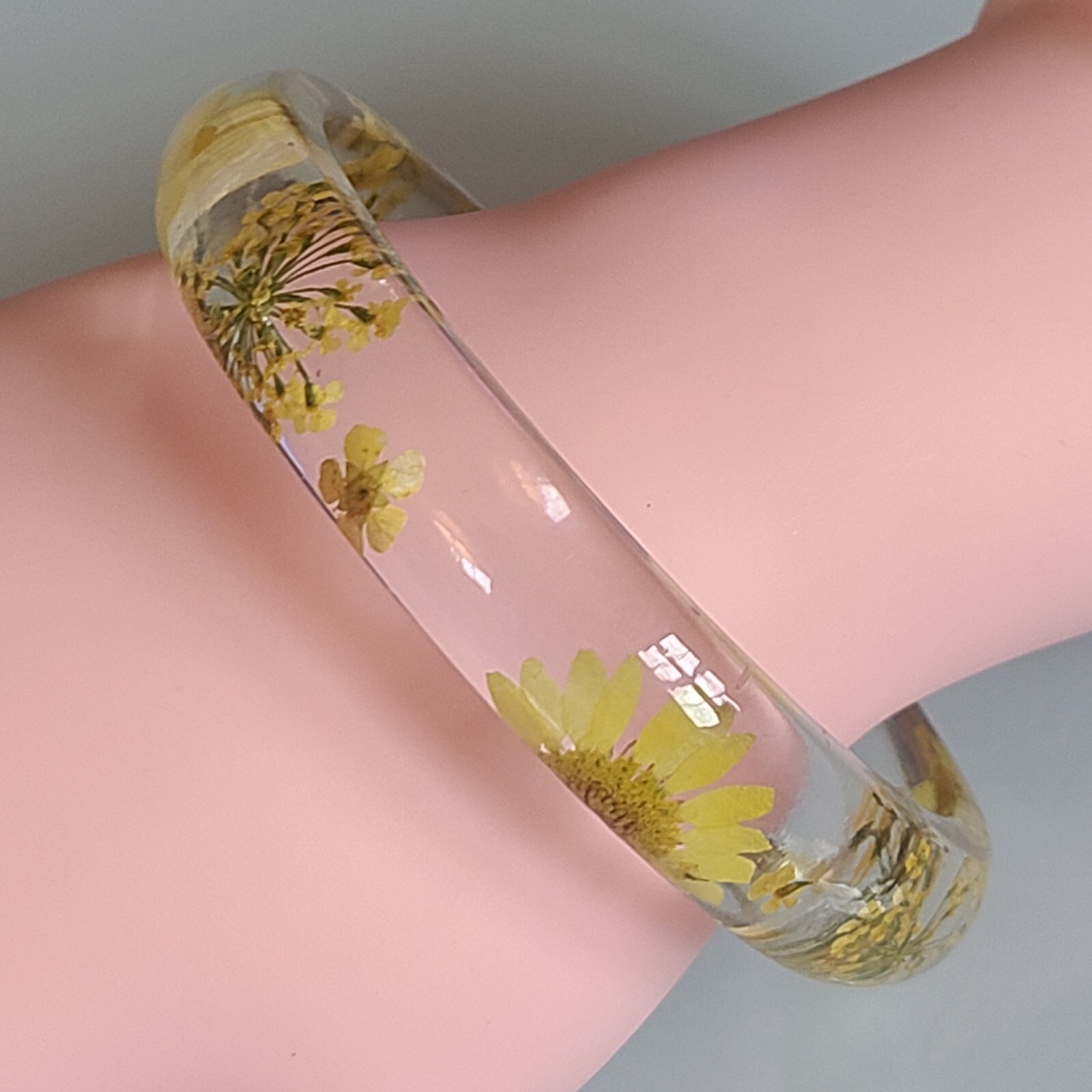 FAB 1/2 INCH WIDE ACRYLIC RESIN DRIED FLOWER BRACELET SUNFLOWERS AND MORE 2 1/2