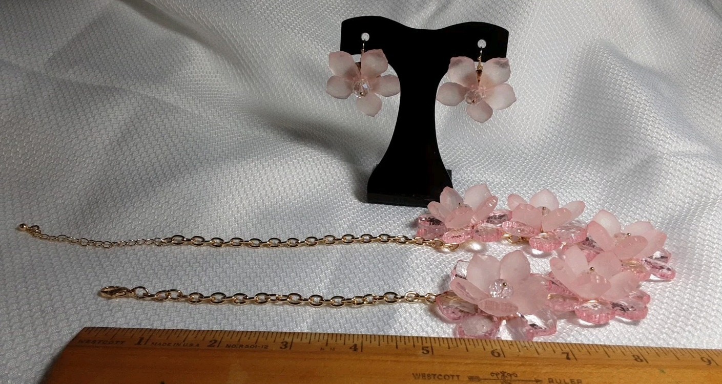 Necklace Earring Gold Tone Matching Set Pink Large 3D Chunky 2″ Flowers Pierce