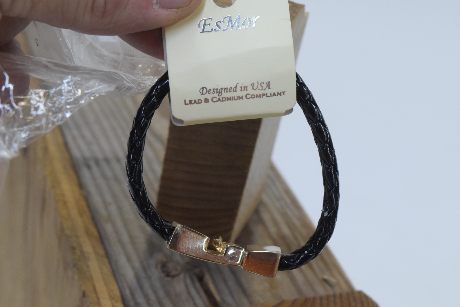 NWT WOMEN’S BLACK & GOLD BRACELET BY ESMOR. LEAD & CADMIUM COMPLIANT.