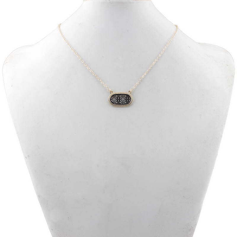 Mini Oval Filigree Pendant Necklace Gold Hammered Lattice Fashion Choker Jewelry