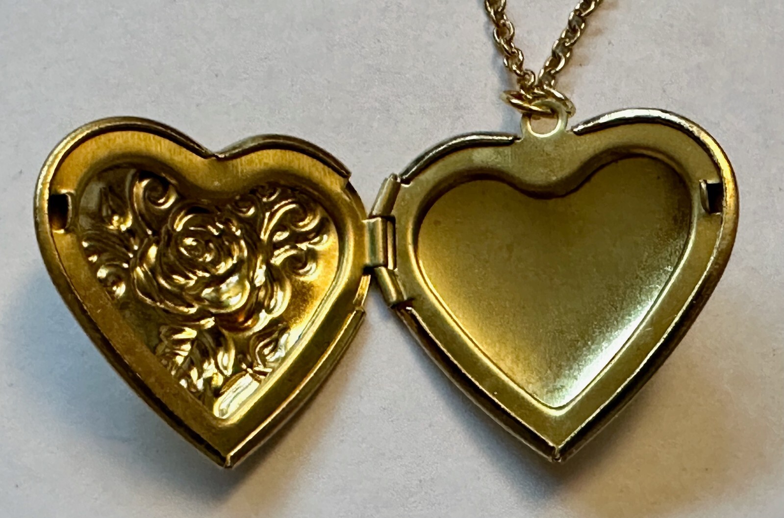 Vintage style Brass Heart locket photo emboss rose flower pendant necklace 24″