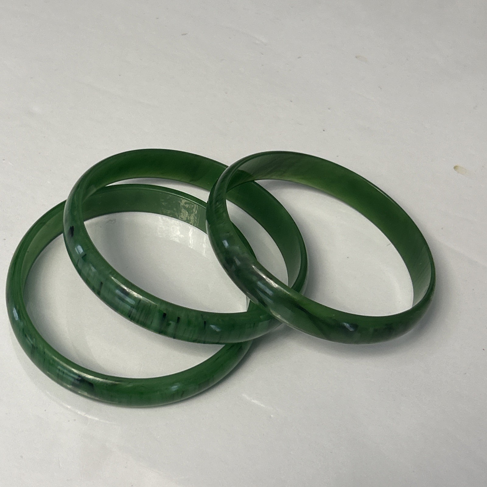 Vtg Green Bangle Bracelets 2.75″ Across Not Sure Material Made Of