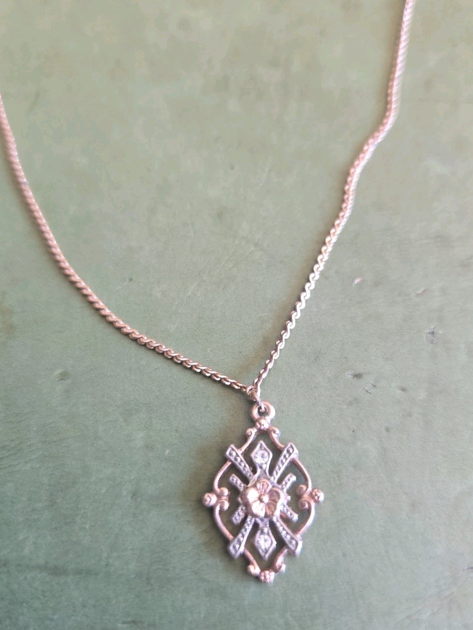 VTG “1928” Pendant & 18″ Chain Necklace Jewelry Flower Rose Gold & Silver Tone