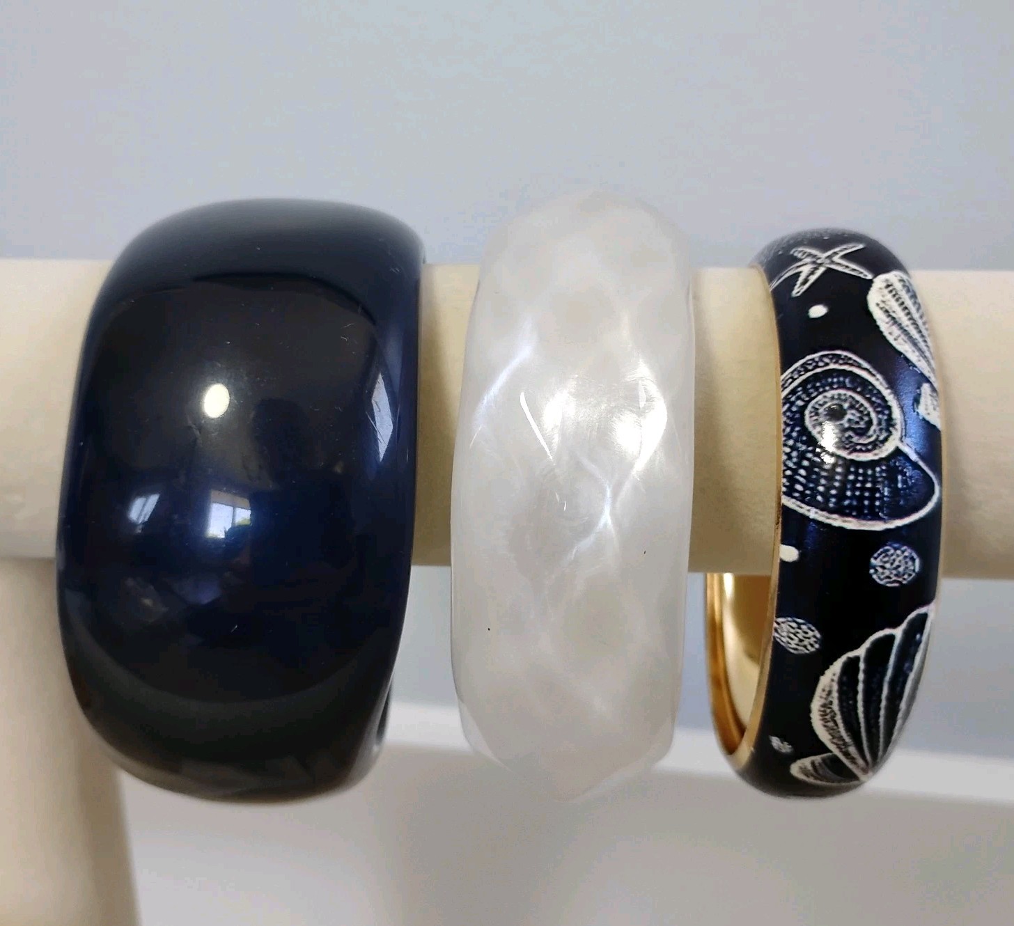 NEW Bangle Lot Seashell Chunky Bracelet Metal Plastic Sz 7.5-8