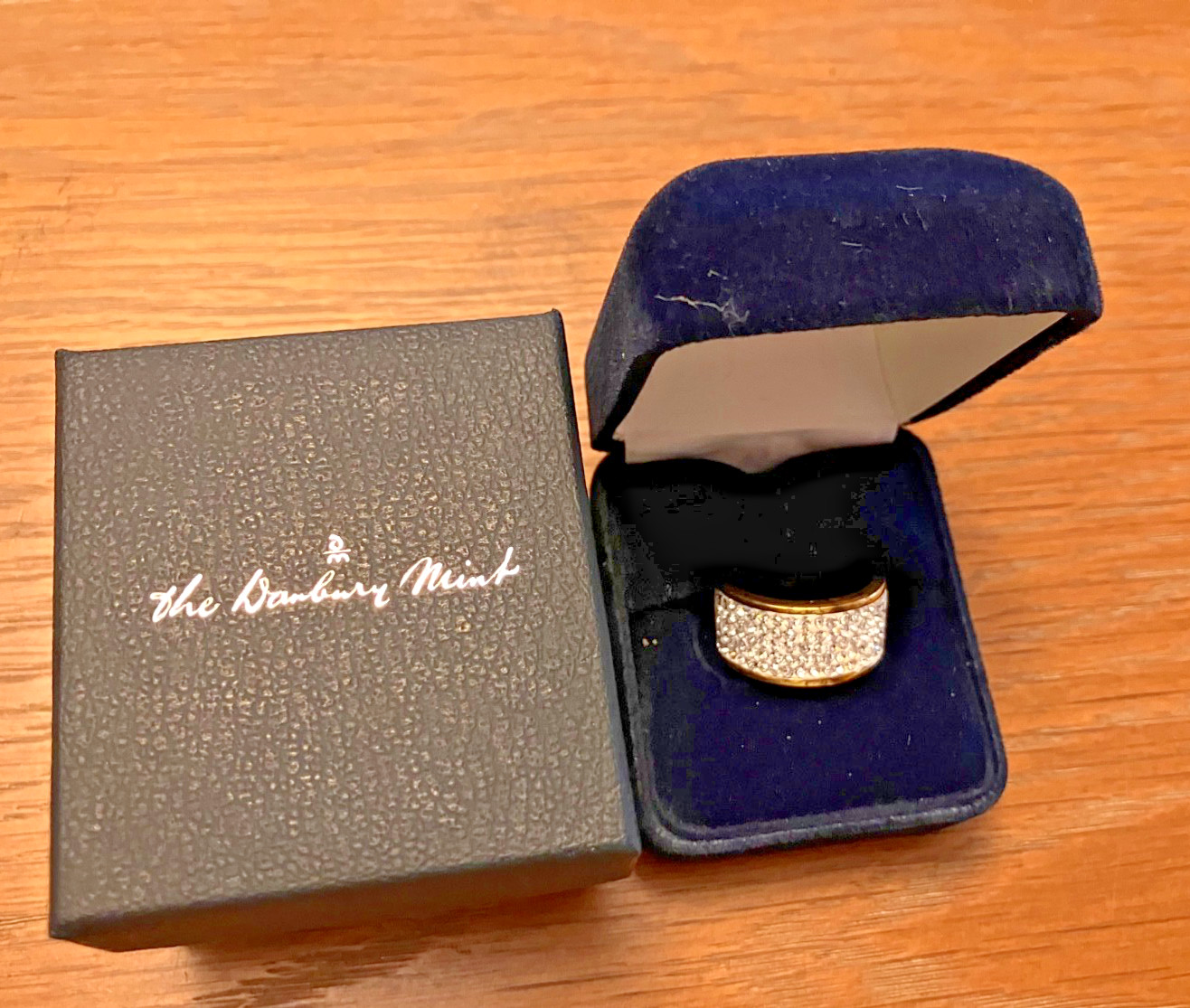 Beautiful Danbury Mint White Fire Dress Ring, Size 8.25