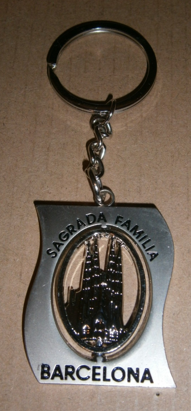 SAGRADA FAMILIA BASILICA SPINNING CHARM BARCELONA SPAIN FLAG KEYCHAIN