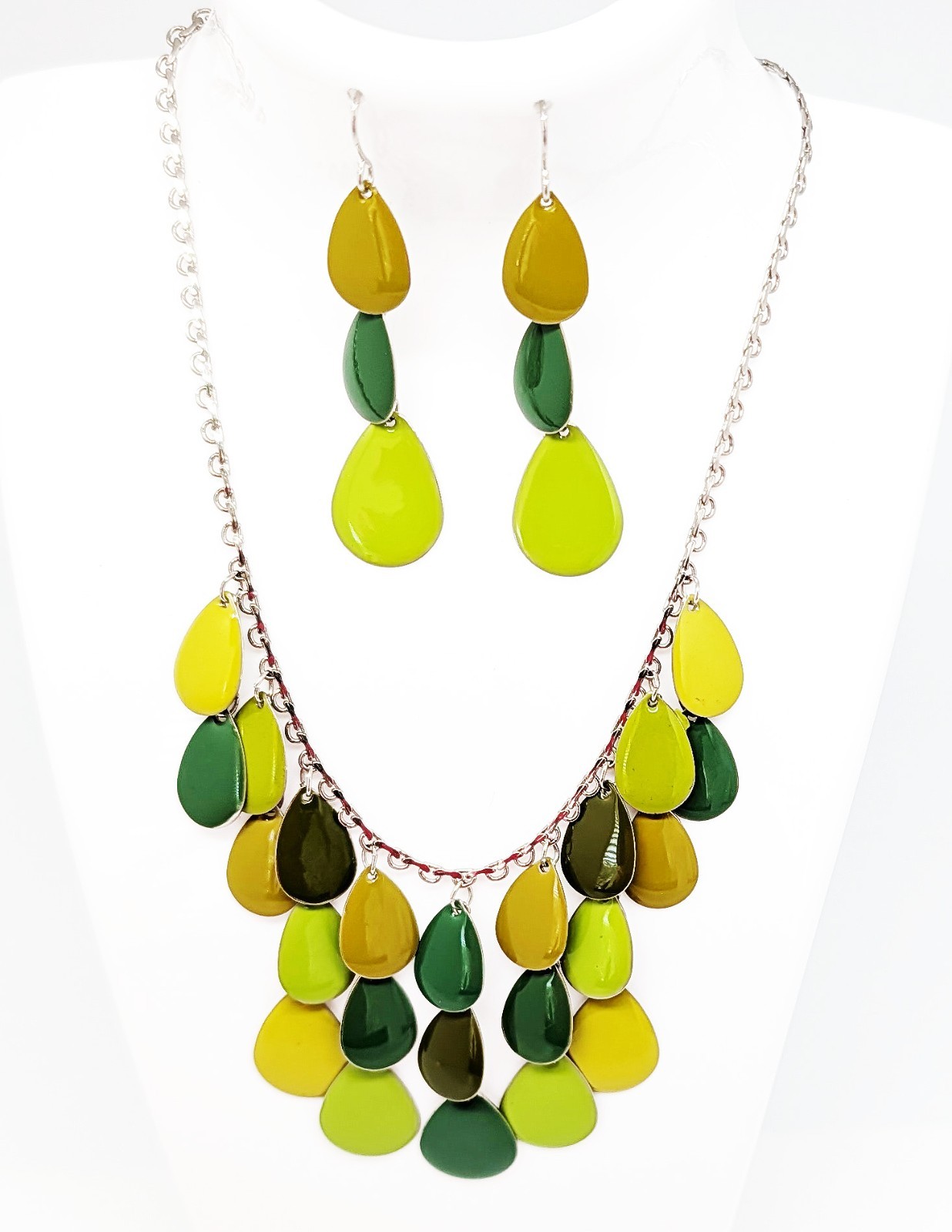 DESIGNER INSPIRED 17 in GREEN MULTI PEAR SHAPED ENAMEL DISC DANGLE JEWELRY SET
