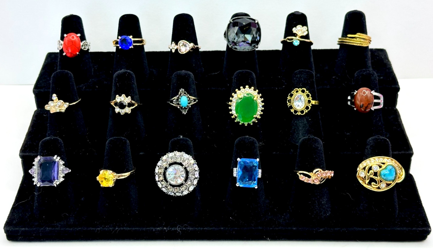 Lot of 18 Fashion Rings Sizes 5-5.5 Including 2 Premier Design Contemporary R-47