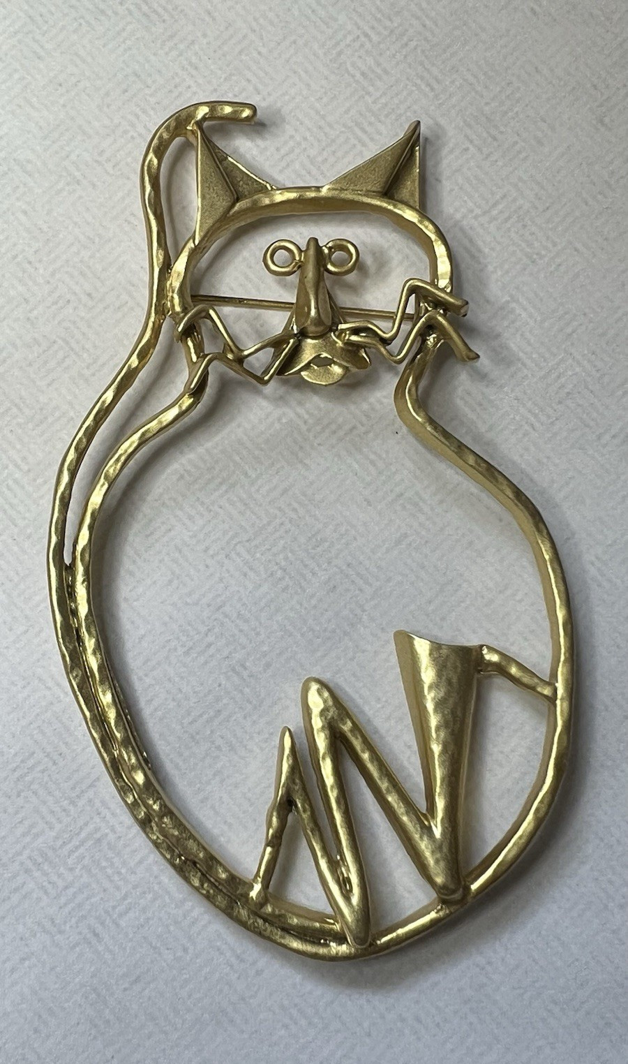 Gold Tone Cat Outline Brooch Pinback, Metal, No Stone, Animals & Insects