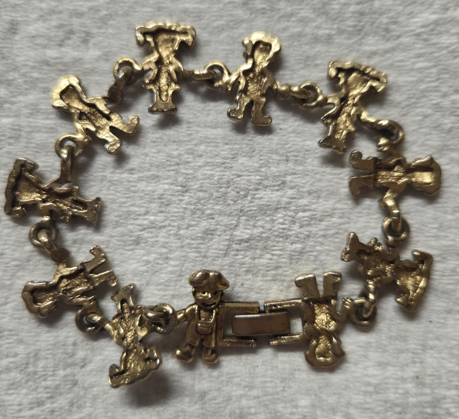 Gold Tone People Kids Dangle Charm Link Chain Bracelet Metal Fold Over Clasp