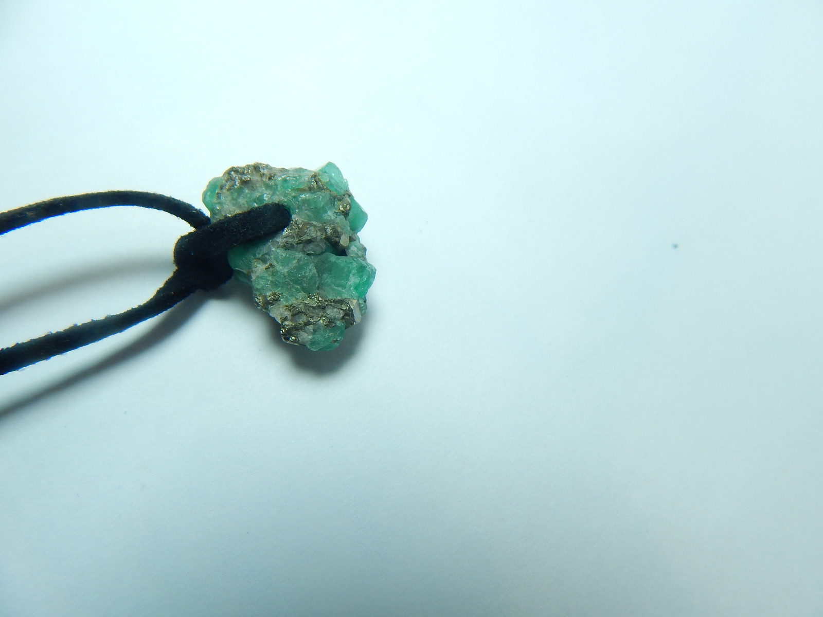 Colombian Emerald Rock with Crystals 26.00 Cts Raw Natural Mineral Beryl Muzo M