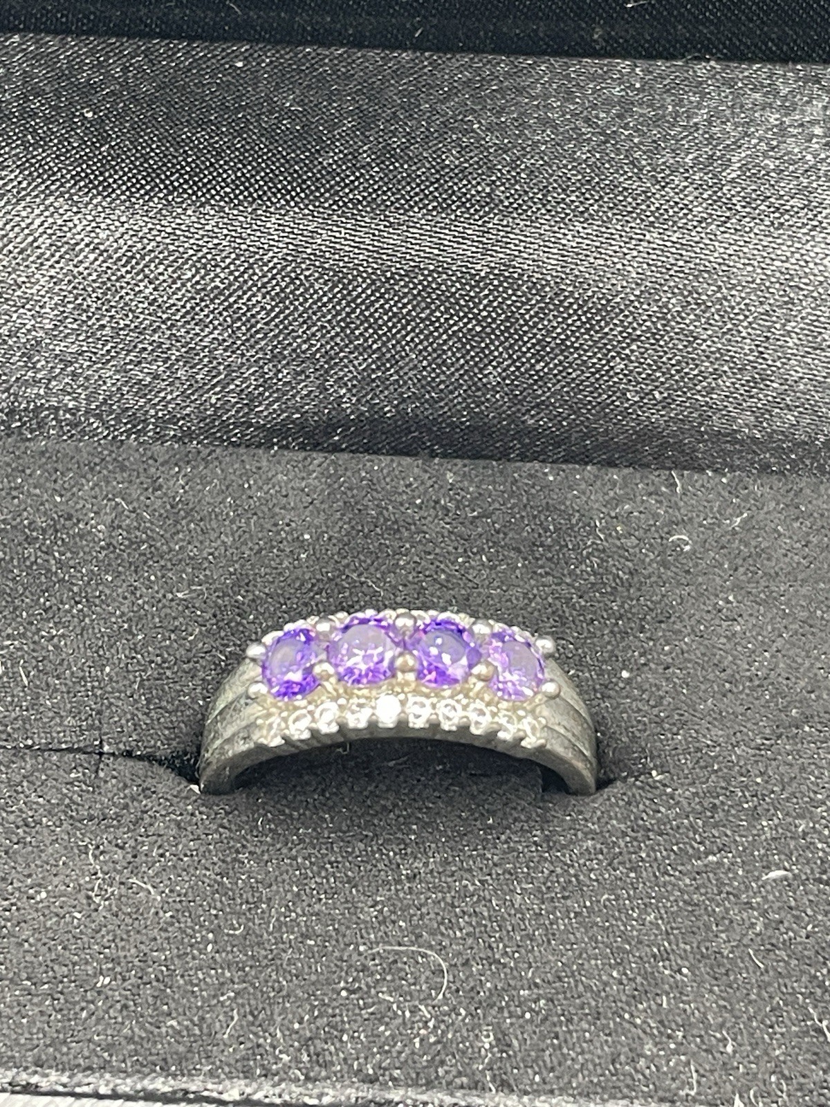 Silver ring with unknown 4 purple stones 10 tiny clear chip stones size 9