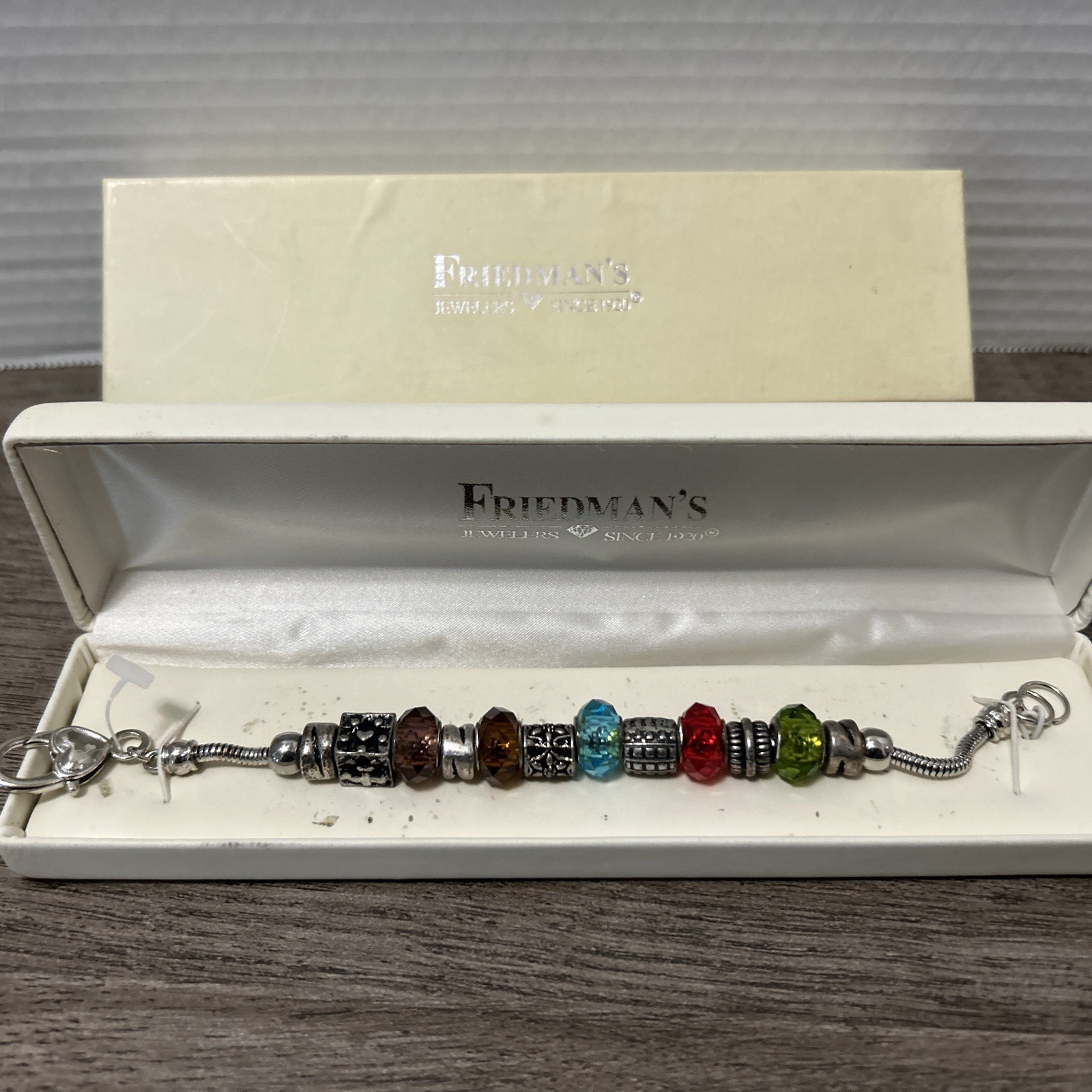 FRIEDMAN’S JEWELERS CHARM BEAD BRACELET SILVERTONE & CRYSTAL 8″ LONG/ORIG. BOX