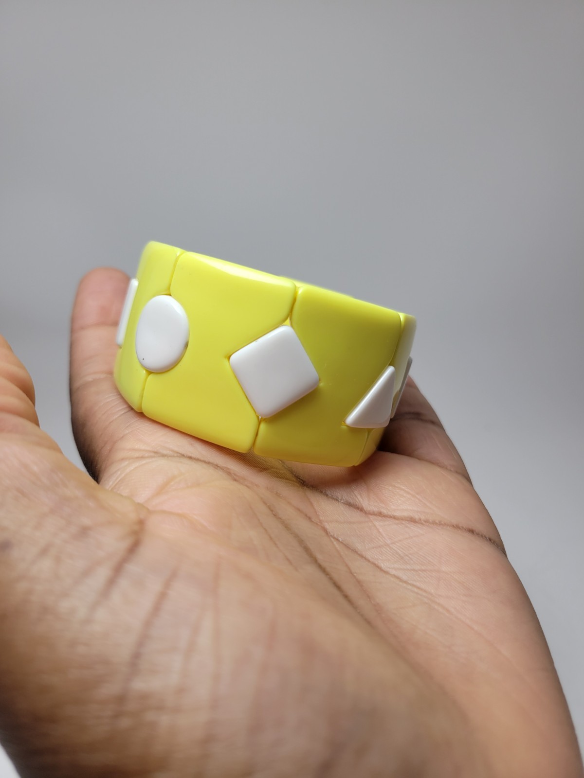 Yellow White Geometric Shape Stretch Link Bracelet Wide Lucite Mod Y2K Statement