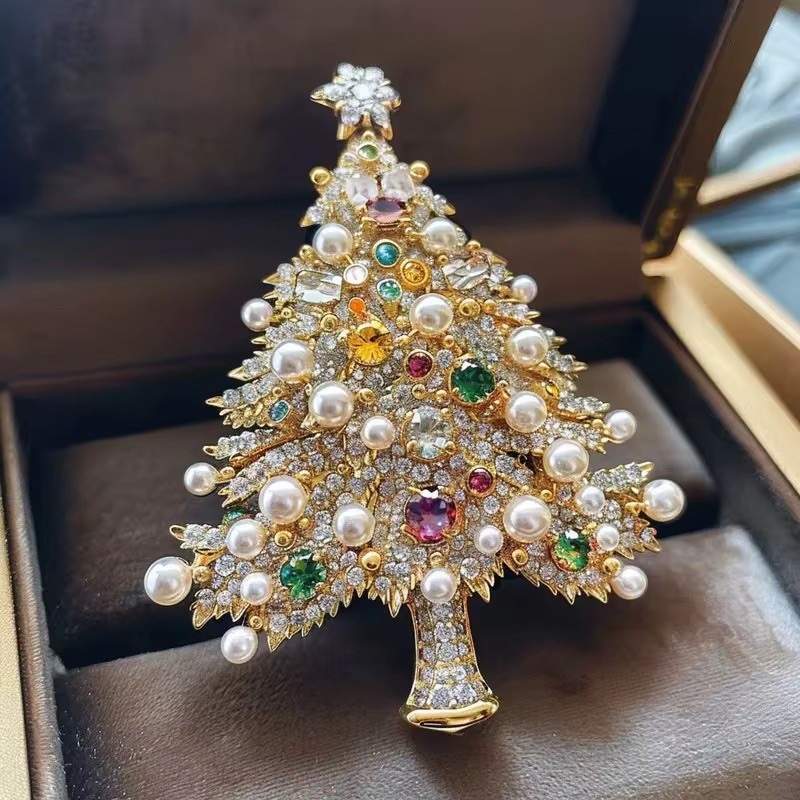 Luxury Christmas Tree Brooch – Gold Tone with Rhinestones, Pearls & Festive Gems