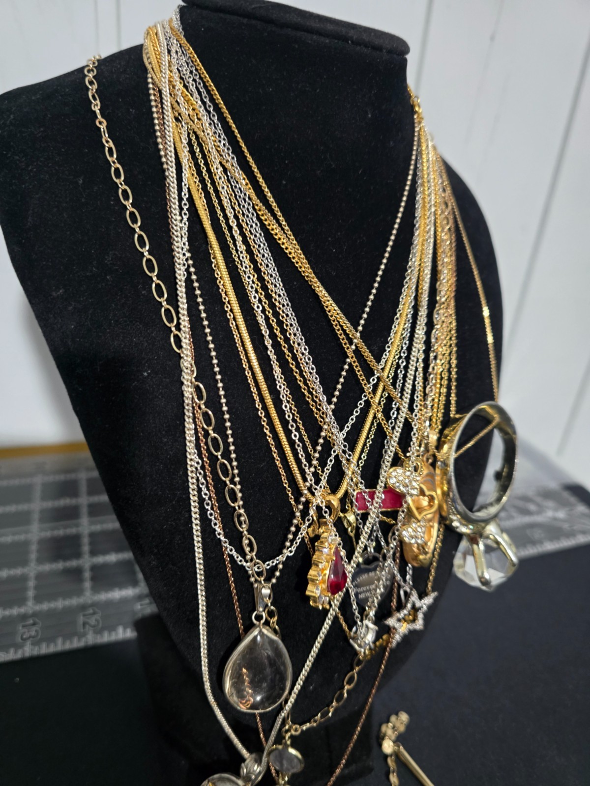 Lot of Fashion Necklaces Mixed Metals/Materials (16)