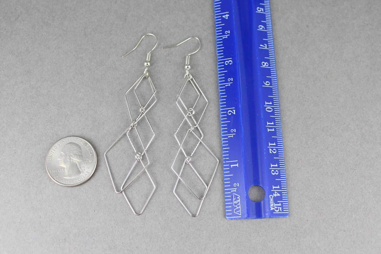 Silver chandelier earrings dangle pendant wiggly flowy 3.5″ long Very Liteweight