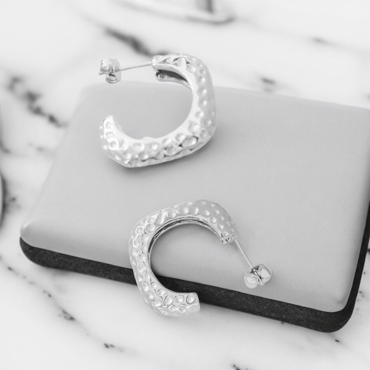 NEW 18 karat white gold plated C-shaped drop hoop earrings jewelry B15A
