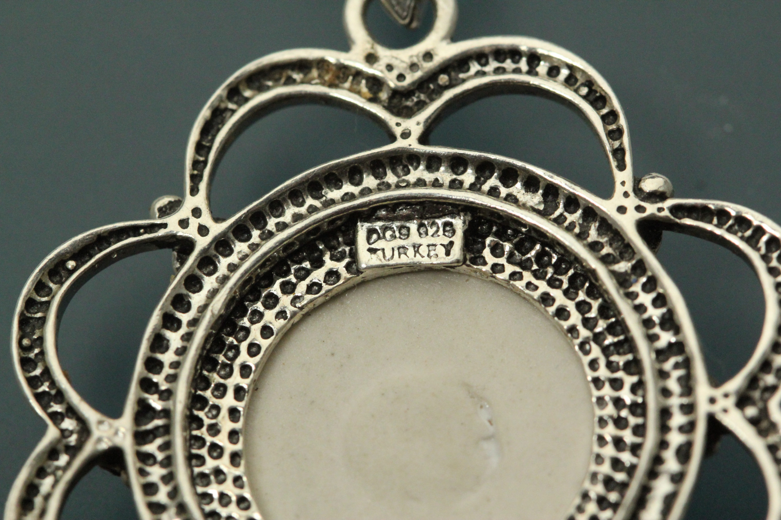 925 Sterling Silver Round Painted Stone Pendant 11.3 Grams (PEN9372)