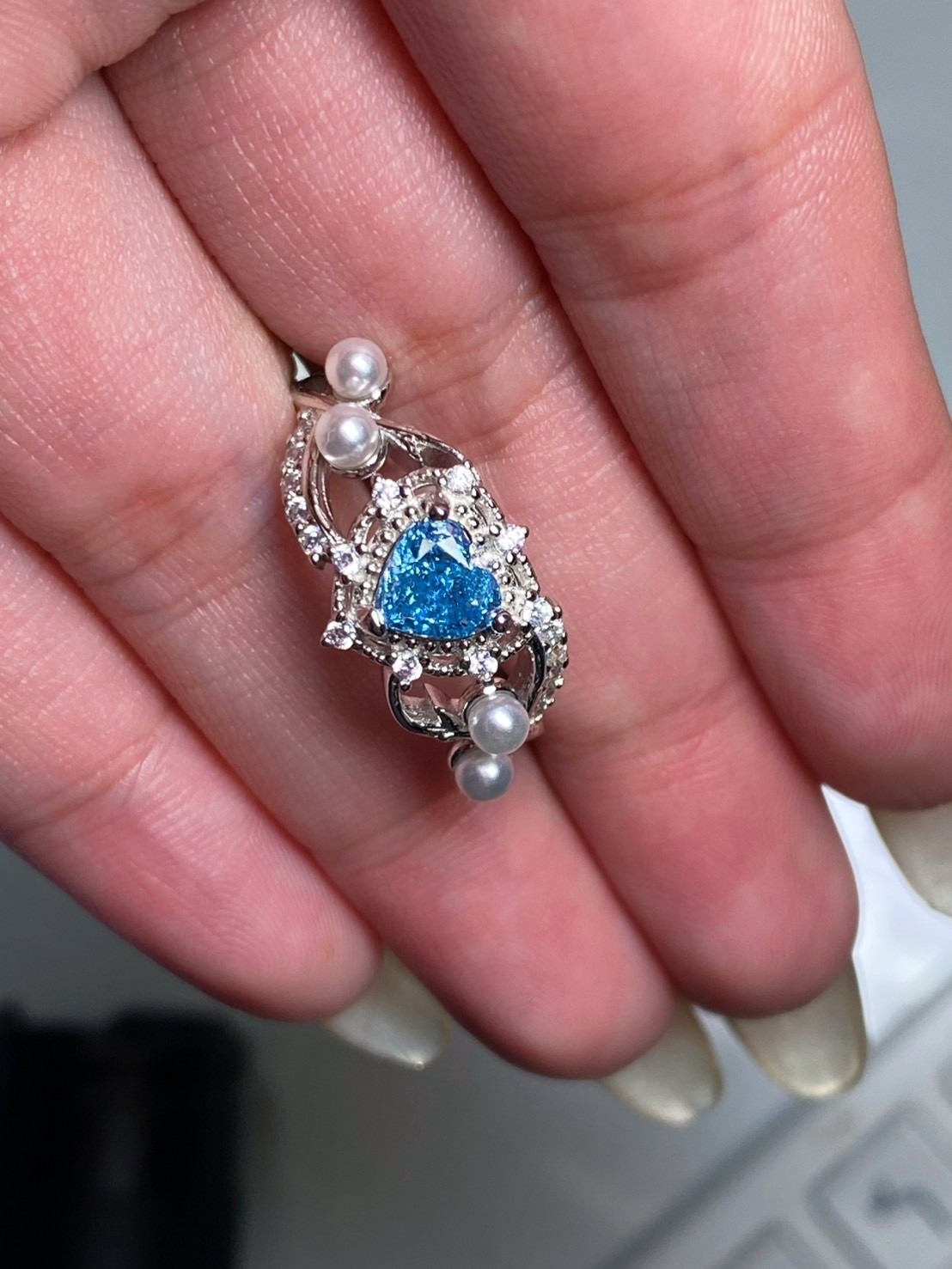 [jerseychou] Lab-Grown Diamond , 0.68ct , Fancy Vivid Blue , VS1 , IGI