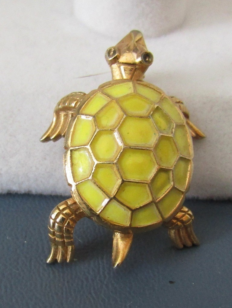 Signed Trifari Gold Tone Yellow Enamel Turtle Brooch Pin 33mm x 23mm