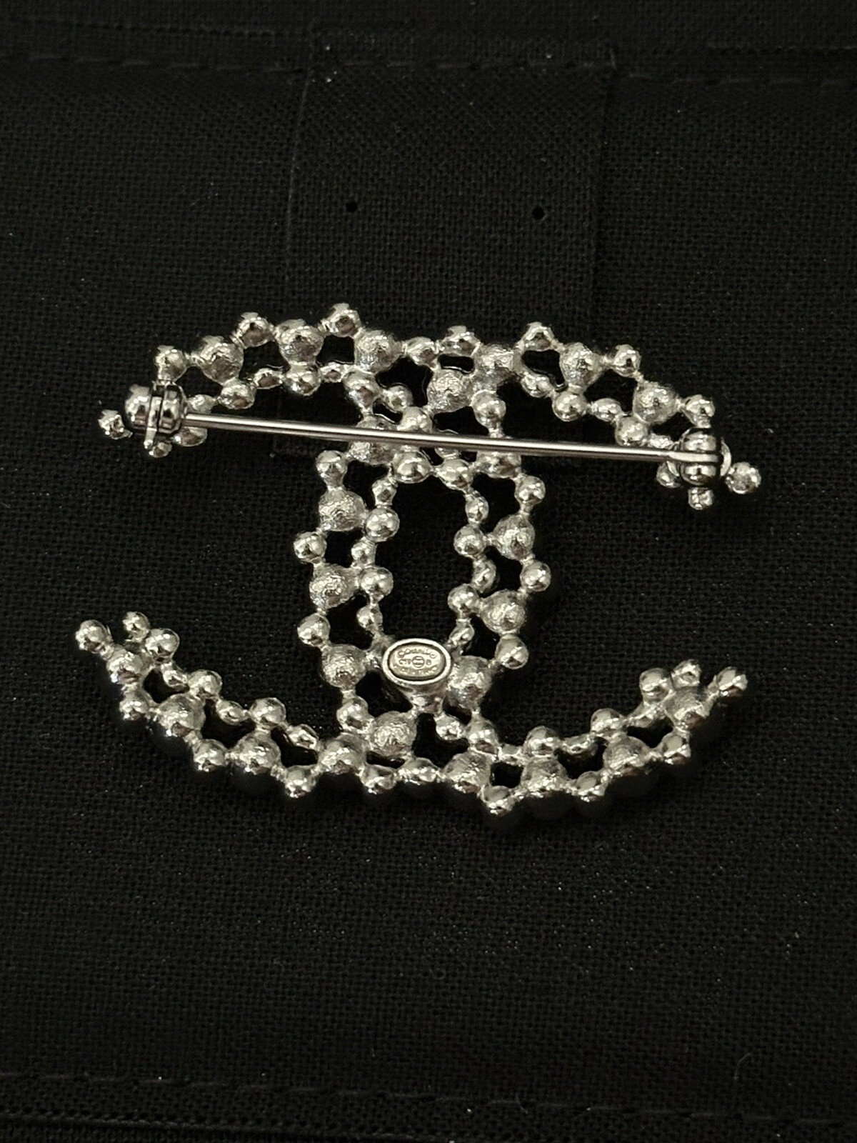 CHANEL FALL-WINTER 2019 19B Metal, Glass Pearls & Strass Brooch AB2205 Y47823