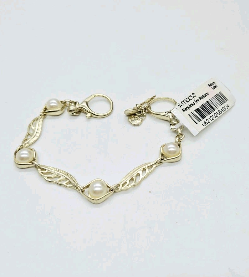 Fossil Brand Bracelet Faux Pearl Gold tone Leaf Filigree Heart and Key Charm 8″