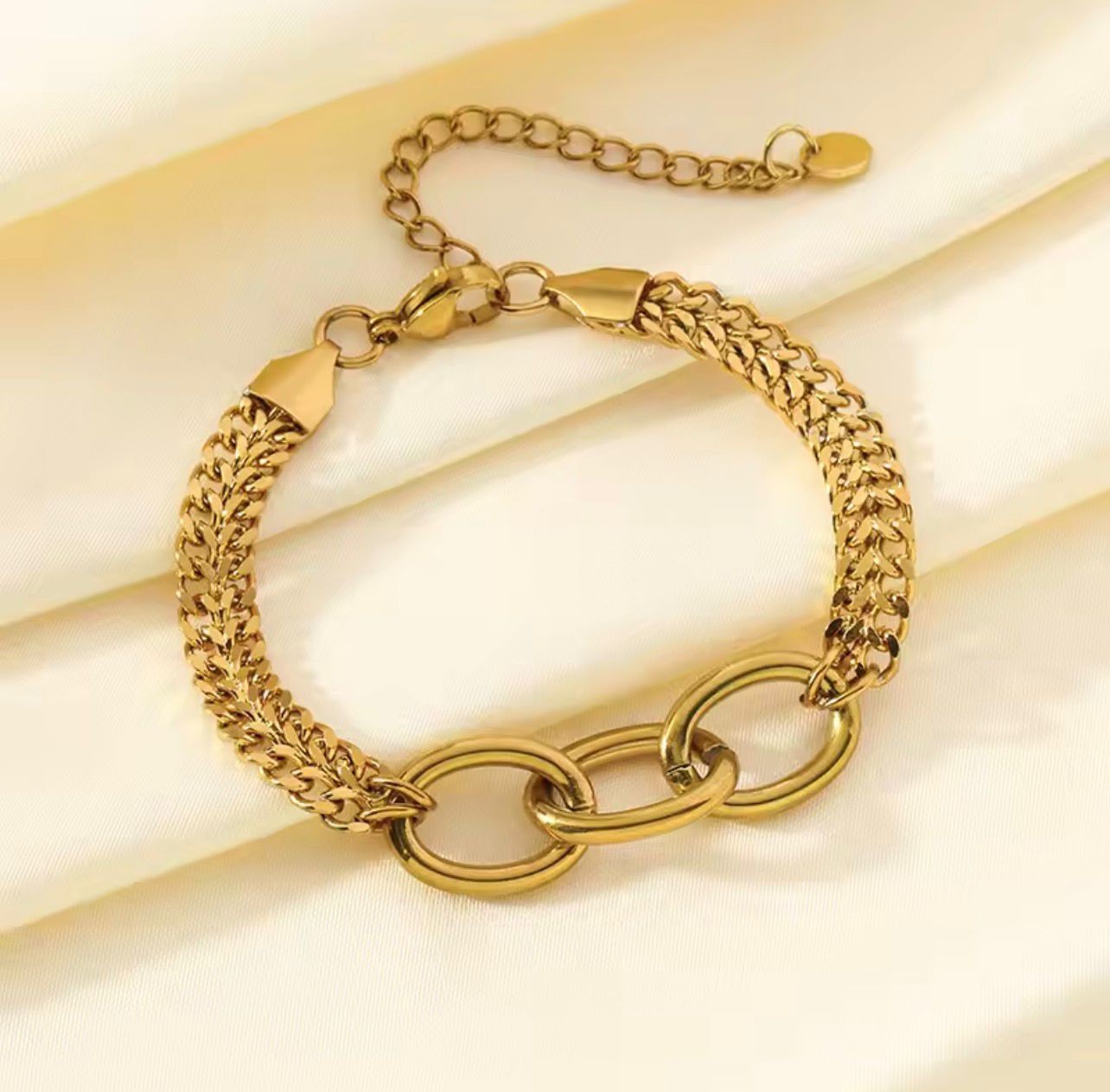 A Luxurious Bracelet With Two Chains And Interlocking Links In A Modern Design