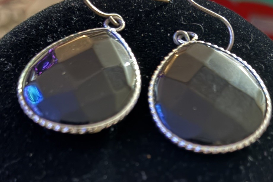 Silver plated Dangle Teardrop Earrings. ATI BR CM