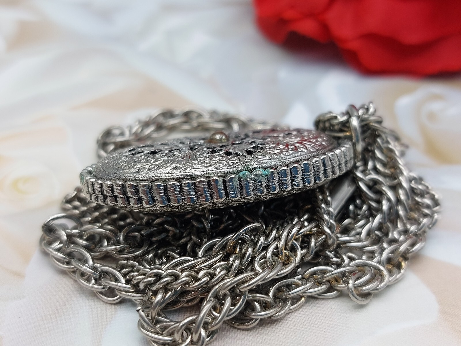 Beautiful Pendant Necklace Double Chain Silver Tone Oval Heavy Pendant 20″