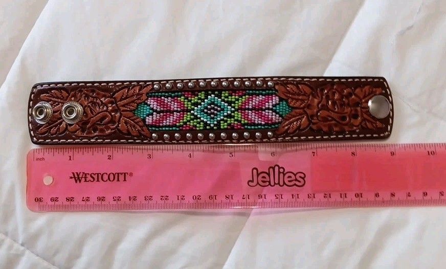 Bracelet. Hand Tooled Leather Beaded Western Women’s Snap Closure