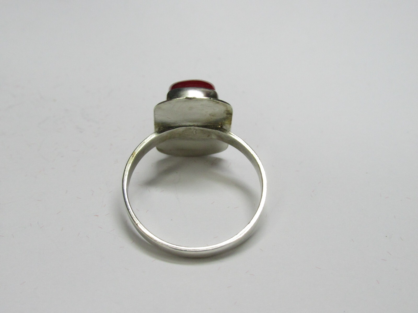 Women’s 925 sterling silver ring, coral, 3 gr., size 7,5.