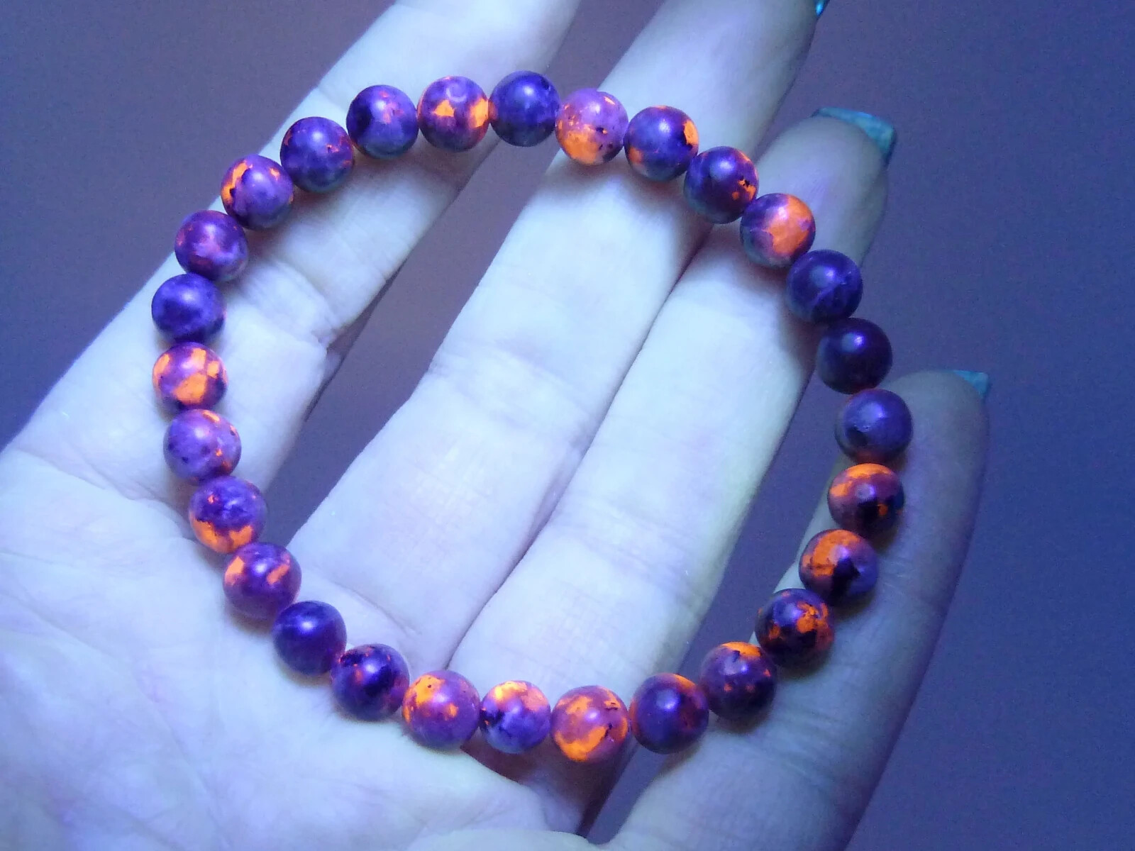 Yooperlite 8mm Beads UV Reactive Flame Stone Glowing Healing Unisex Bracelet