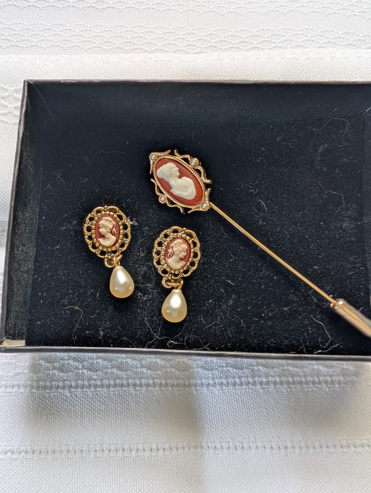 Vintage Shell Cameo Pin Brooch and Stud Earrings Set with Pearl Drop Accents