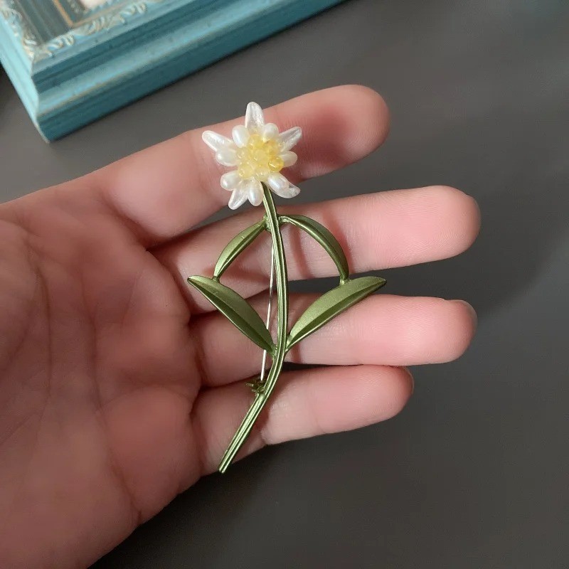 Vintage Enamel Flower Pearl Brooch Pin for Women Elegant Jewelry Corsage Gift