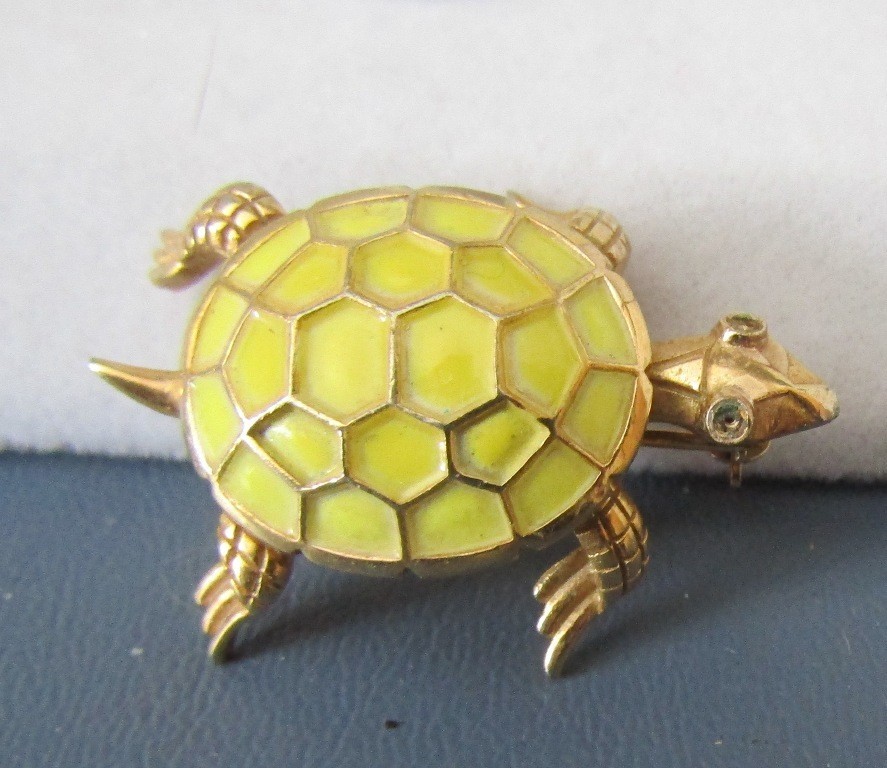Signed Trifari Gold Tone Yellow Enamel Turtle Brooch Pin 33mm x 23mm