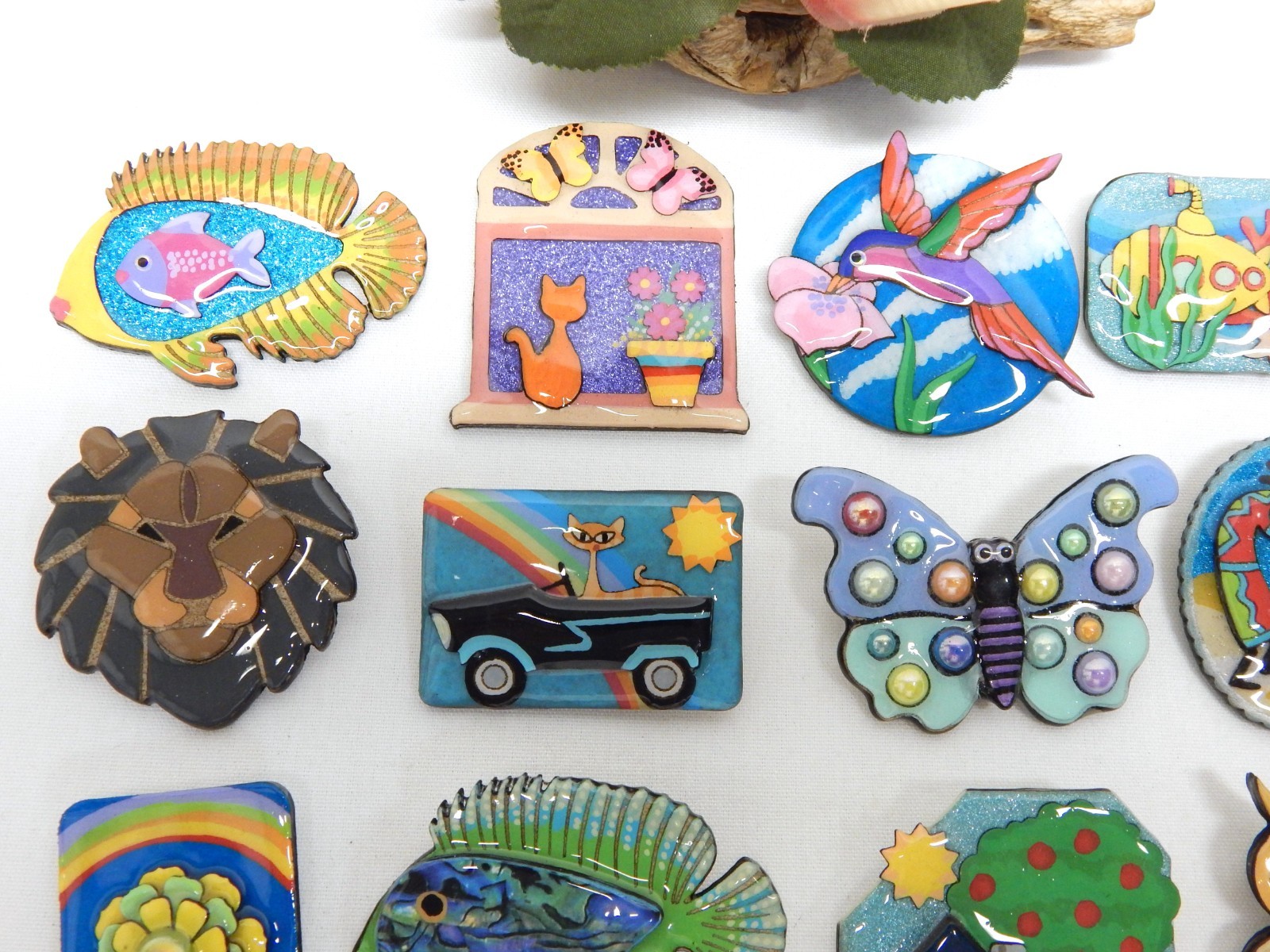 ECHO & HARA COLLECTIBLE PIN/BROOCH LOT CATS, FISH, FLOWERS, BIRDS & OTHERS