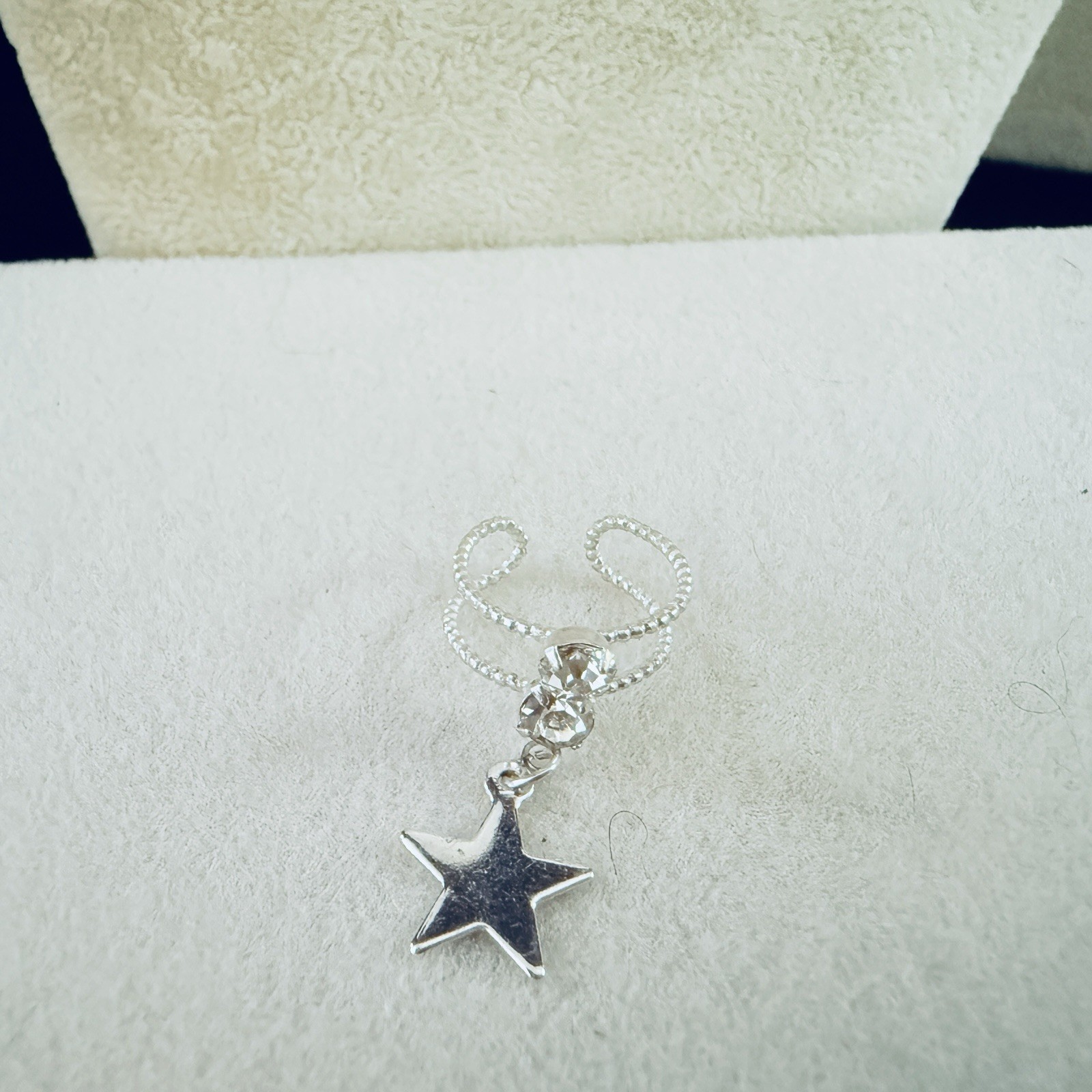 VTG. CLEAR RHINESTONE & SHINY SILVER TONE STAR CELESTIAL TOE RING-(179)