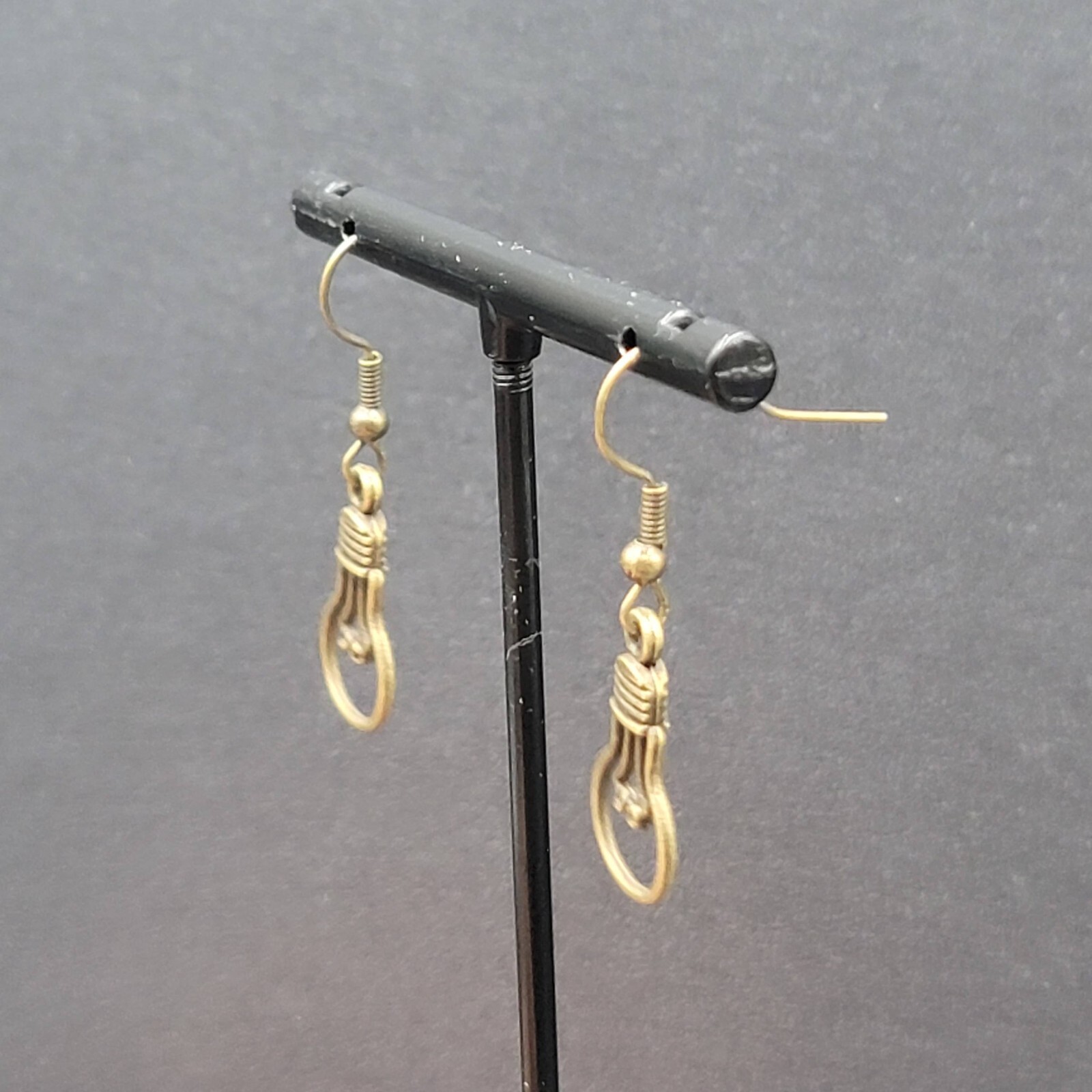 Light Bulb Idea Pierced Earrings Bronze tone Dangle New 7/8″
