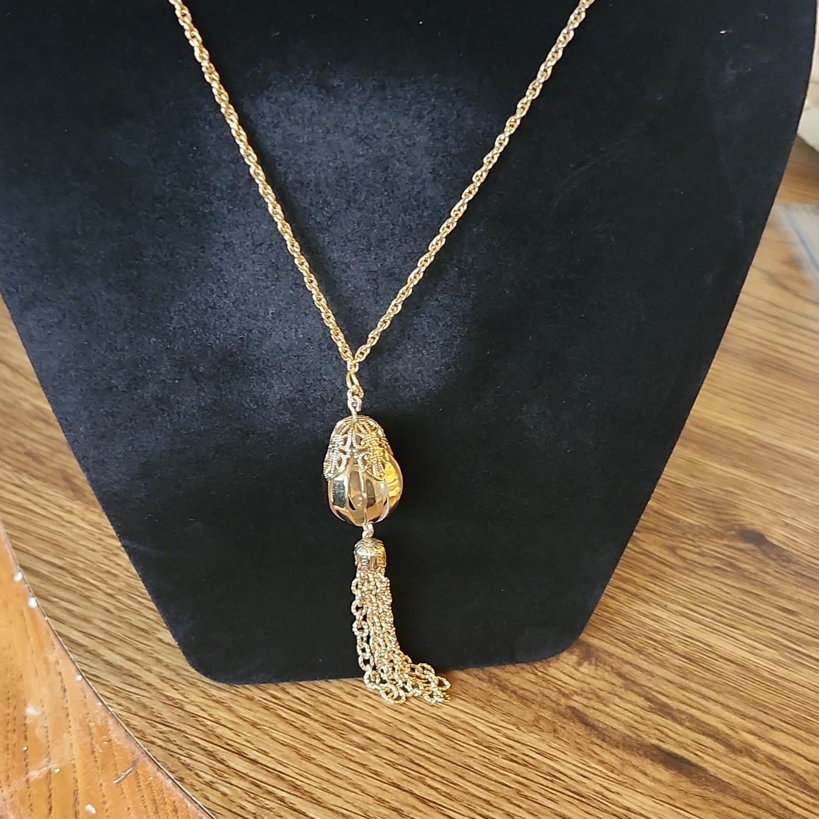 Gold Tone Rope Chain Pendant Necklace Teardrop Tassel Fringe Metal
