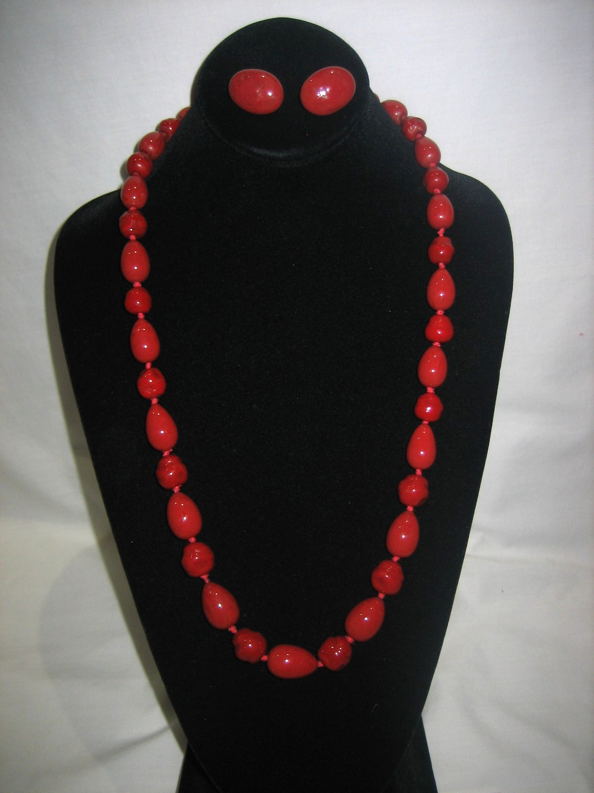 Vintage Natural Red Coral Polished Graduated Bead 27″ Necklace & Earrings Set