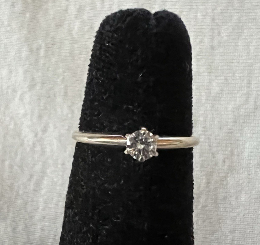 14K White Gold Ladies Engagement Ring with .20 TCW Diamond, Size 7, 1.6 Grams