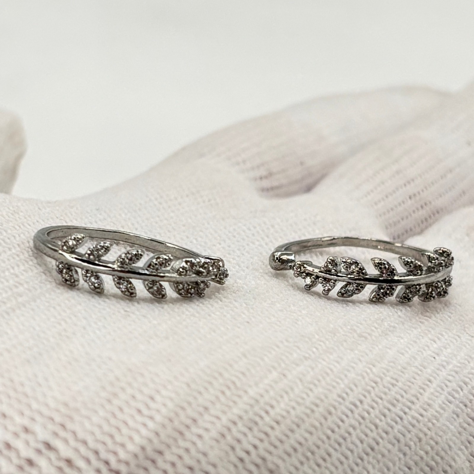 Silver Plated Adjustable Leaf Toe Rings Set of 2 Open Band Artificial Stone