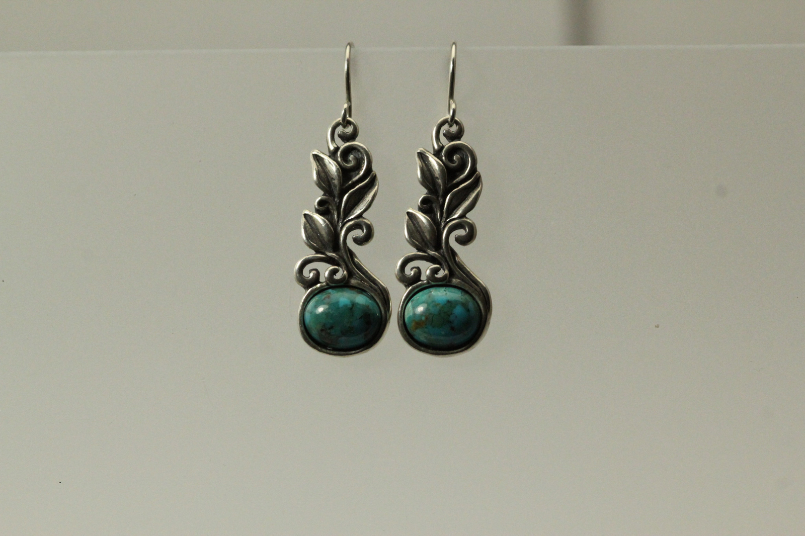 Turquoise Leaf Design 925 Sterling Silver Dangle Earrings 7 grams (EAR5579)