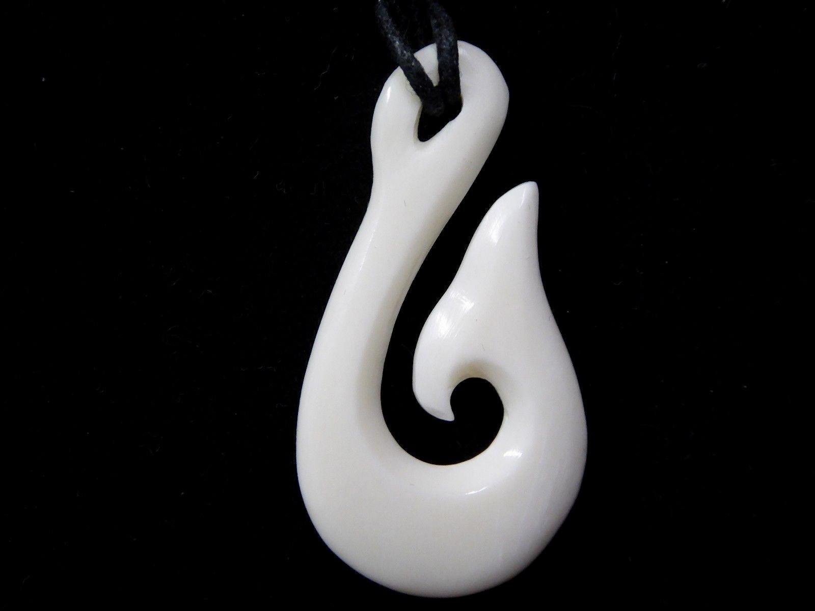 Maori Fish Hook Hei-Matau Water Buffalo Bone Hand Carved Pendant Necklace Cord