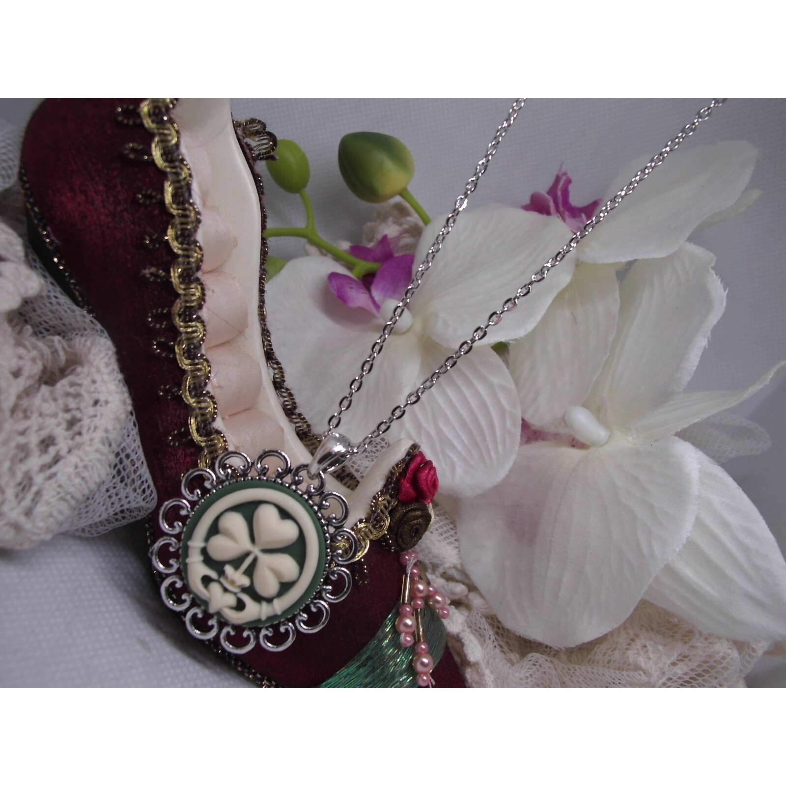Claddagh Celtic Irish clover Cameo Necklace Pendant Jewelry Gift ST PATRICKS DAY