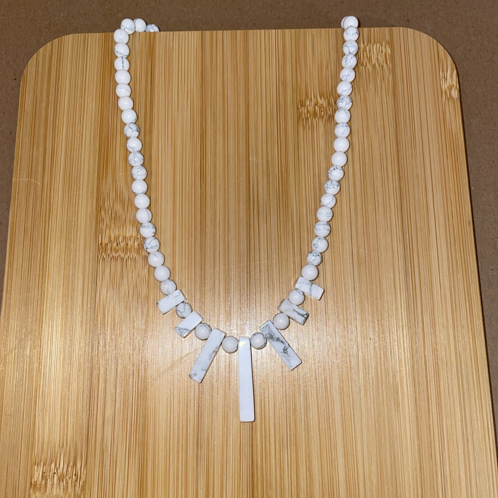 CONSTITUTED white HOWLITE NECKLACE- 18″ TO 20″ -SILVERTONE