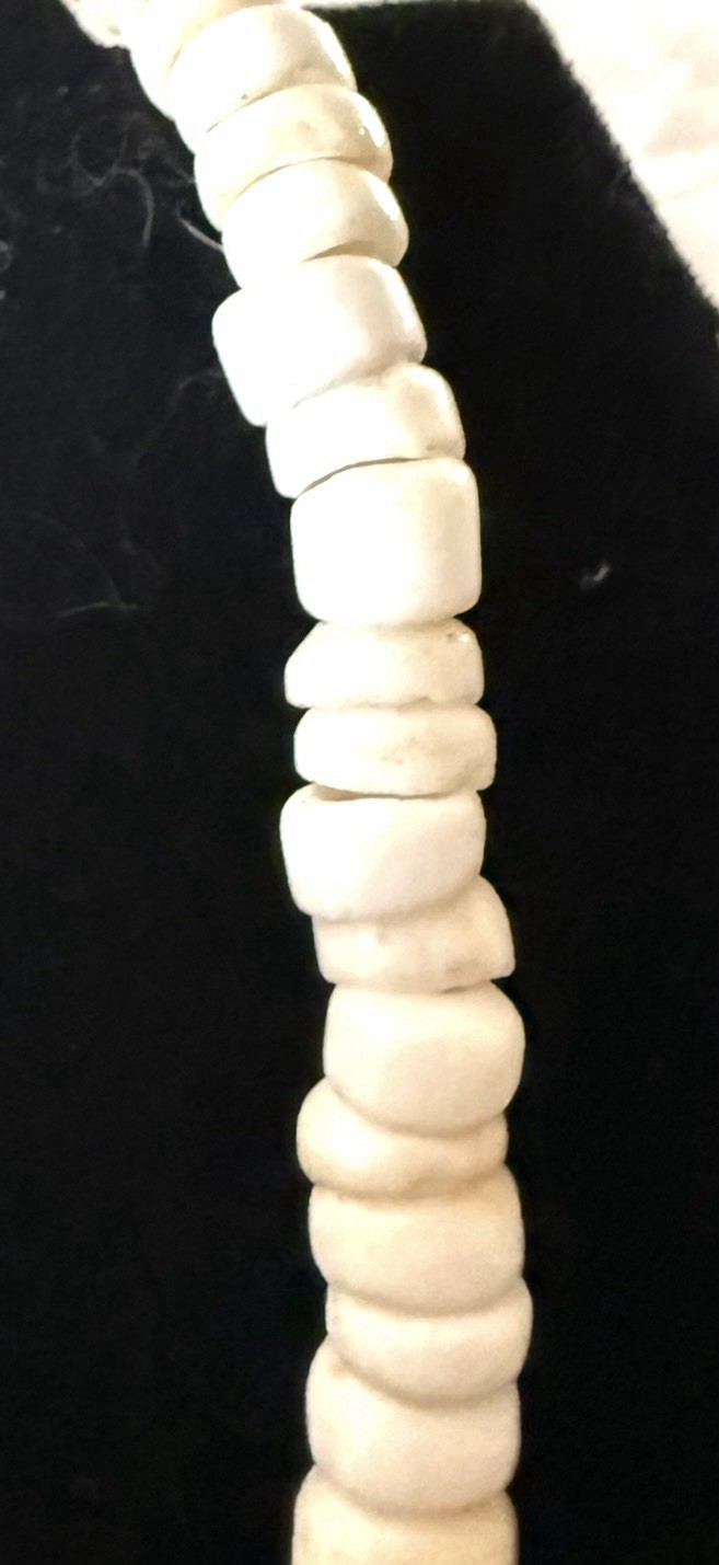 White Shell Beaded Strand Necklace Round Beads Ball/Bead Chain Barrel Closure